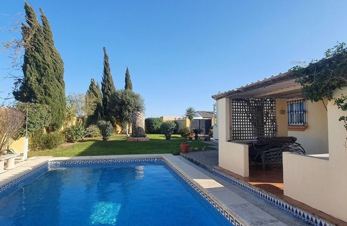 Chiclana de la Frontera House | Wohlfühl- Ferienhaus mit Großem Garten und Pool