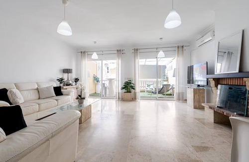 Urbanizacion Puerto de Estepona House | WONDERFUL SEMI-DETACHED HOUSE NEXT TO THE BEACH