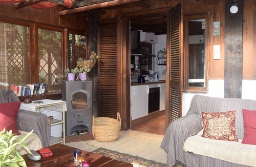 Archidona House | Wooden house in El Refugio.