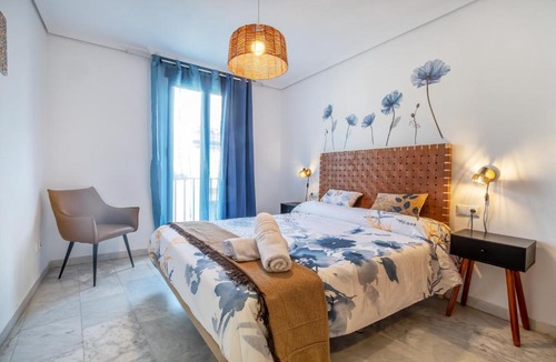 La Trinidad-San Juan y Todos los Santos Apartment | Zafiro Apartment&Parking in the historical centre