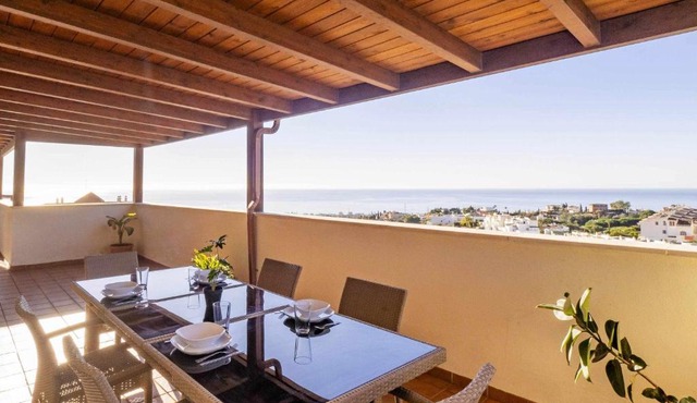 Ático con vistas al mar, piscina y parking
