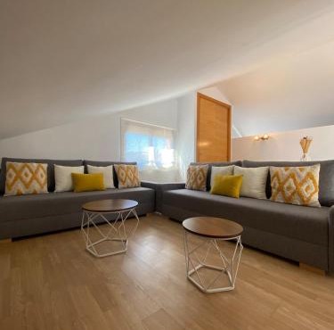 Ático tipo loft abuhardillado en primera línea de playa in Almayate Alto