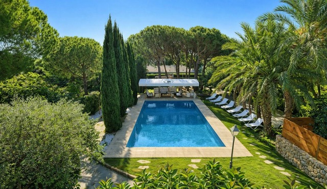 15 min. drive from Sitges Villa El Ranch 10 min. walk to the beach Jacuzzi 10P in Sitges