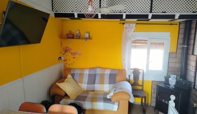 2 Bed Flat - Sleeps 4 - Parking - Wifi