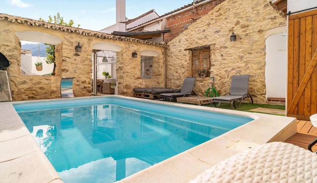 2 bedroom amazing home in El Colmenar