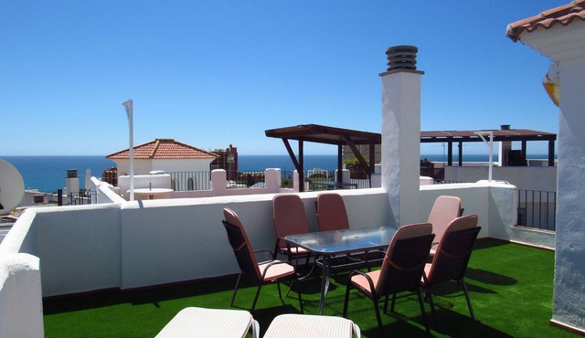 2 bedroom duplex penthouse with large solarium 250m from the beach