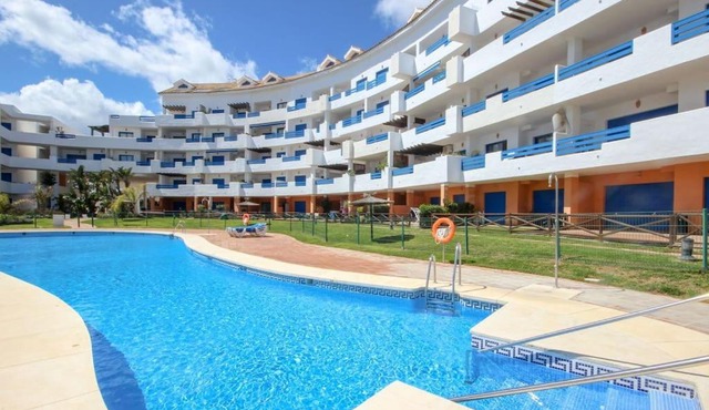 2 bedrooms sea and pool view apt in Duquesa Golf & Gardens Manilva