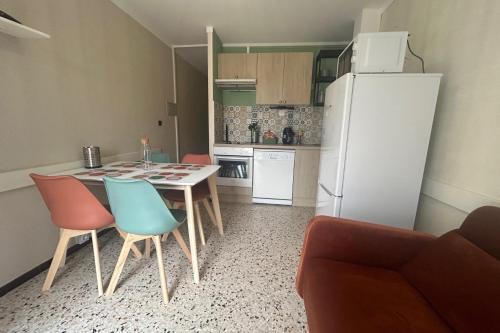 2 rooms with your feet in the water in Frontignan