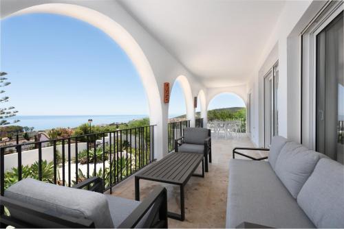 2421 Villa Joya de Guadalupe