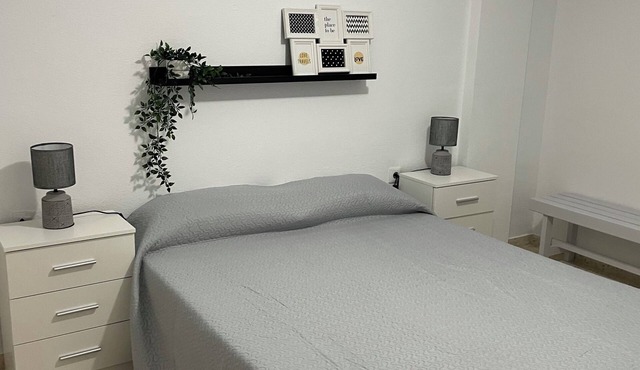 3 bedroom apartment in Rota 5 mins walk to Naval base 8-10 mins to beach