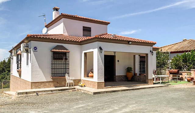 3 bedroom lovely home in Cantillana