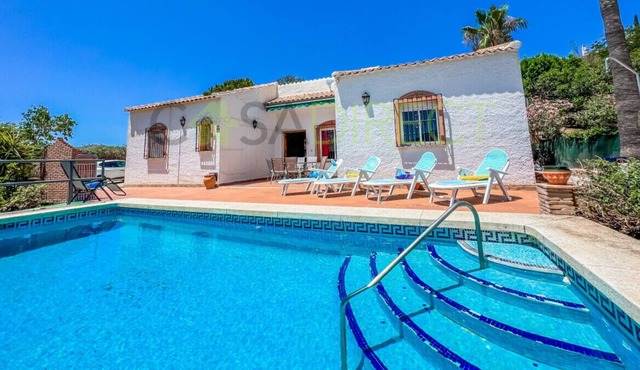 3 bedroom villa with pool