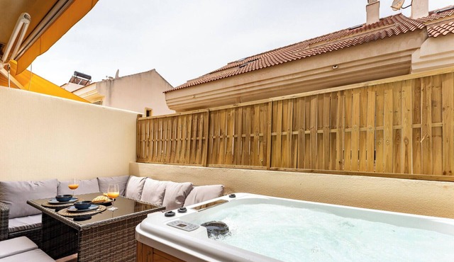 3Bd townhouse Jacuzzi , Sea view , pool , private garage REF031