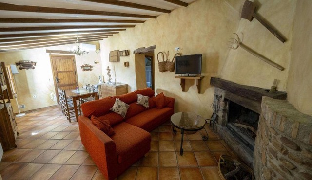 4-Guest Laroya Cottage with Pool