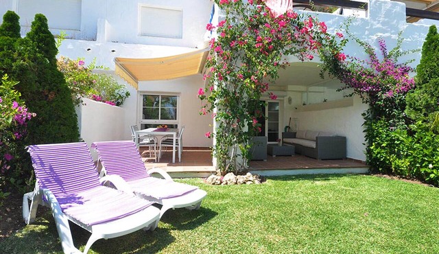 42 - Las Adelfas Garden Apartment