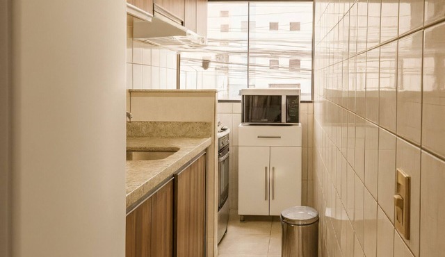 450m from the beach. Functional apartment, 500MB Wi-Fi, garage, sleeps up to 5 people. in Balneário Camboriú