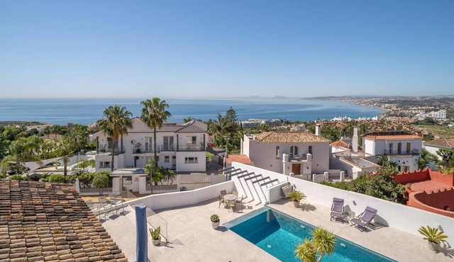 5 bedroom accommodation in Urban.Puerto de Estep.