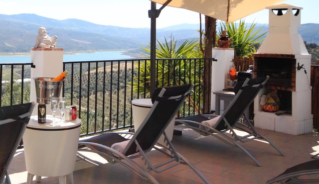 5 Star, 3 Double Bedroom Villa, with Fantastic Lake Views