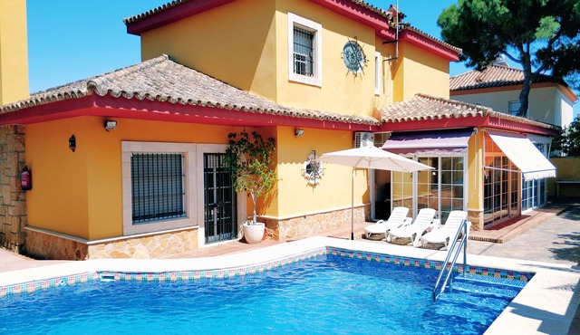 6 bedroom villa on the harbor beach with wifi, pool, barbecue