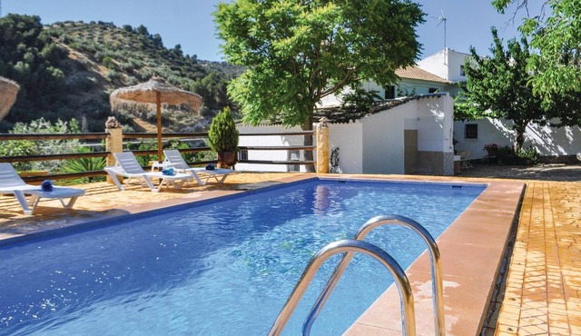 6 bedroom accommodation in Montefrío