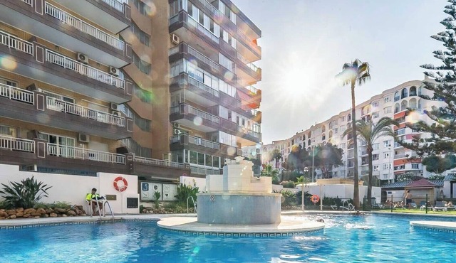76 – Cozy Beachfront Apartment with Pool in Fuengirola