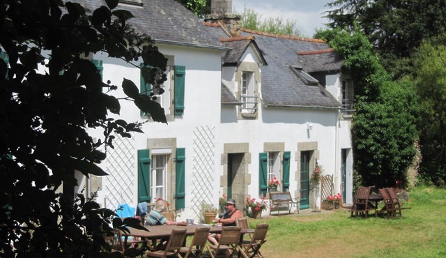 A beautifully converted traditional Breton Farmhouse (The Farmhouse) in Leuhan