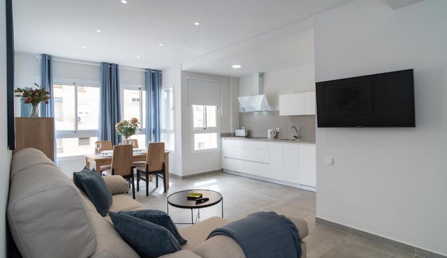 AAC Málaga - Amplio apartamento con terraza, totalmente equipado, nuevo, muy bien ubicado