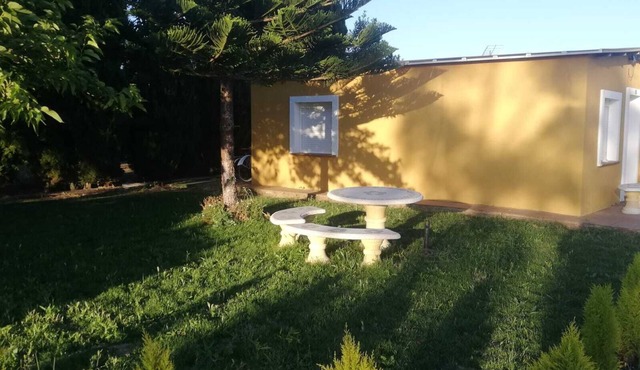 Albanta House. Country house with huge garden and private pool.