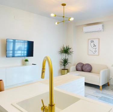 Alora Home - Hostatel