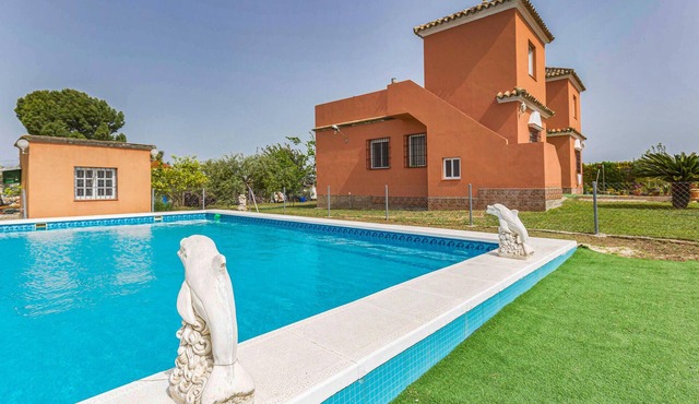 Amazing home in Arahal