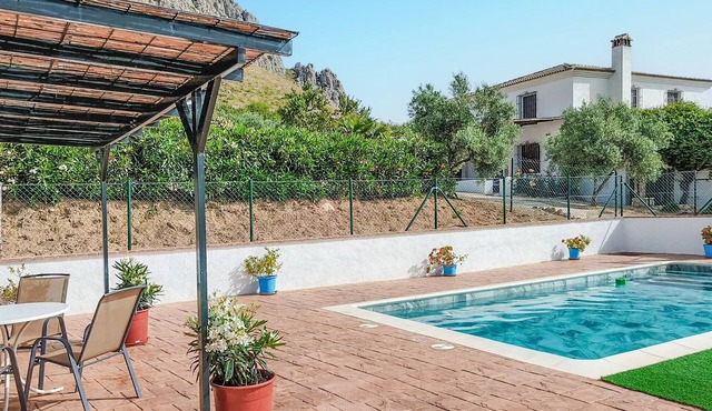 Amazing home in Cañete la Real