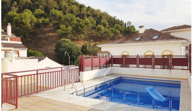 Amplio piso céntrico con piscina en Málaga