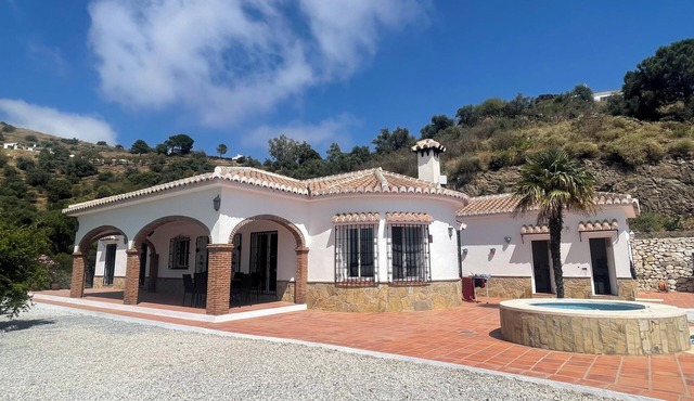 Andalusian detached villa with pool, sea & mountain views, and stunning sunsets