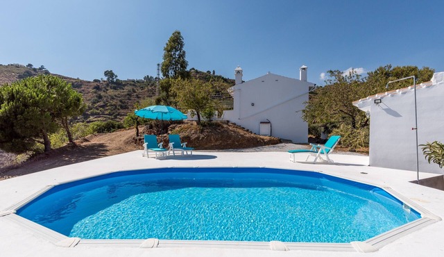 Andalusian Home with Pool, Rooftop Terrace "Love under the Stars" & Mountain View