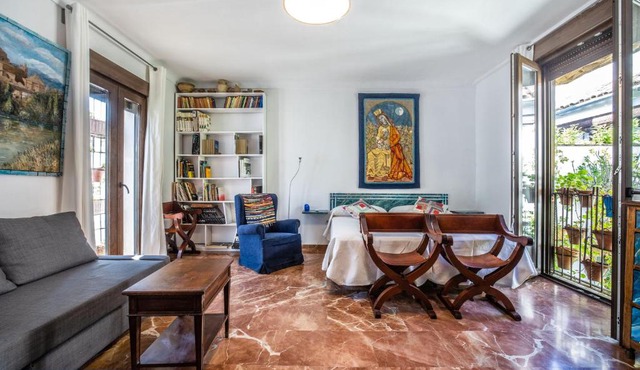 Apartamento con patio cordobés en San Basilio & Parking