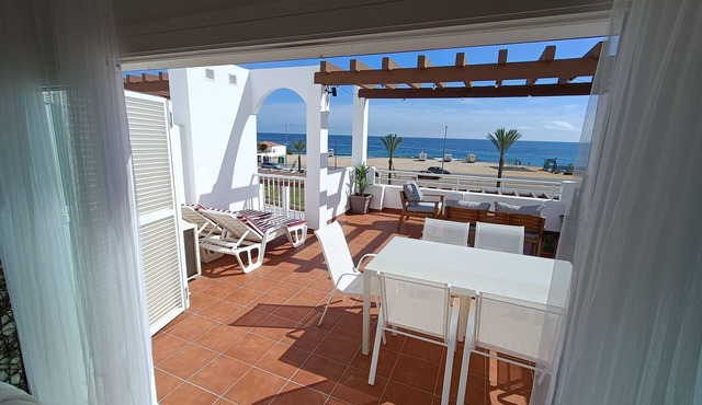 Apartamento en 1ª Linea con Vistas al Mar, Fibra, Ascensor y Piscina Comunitaria