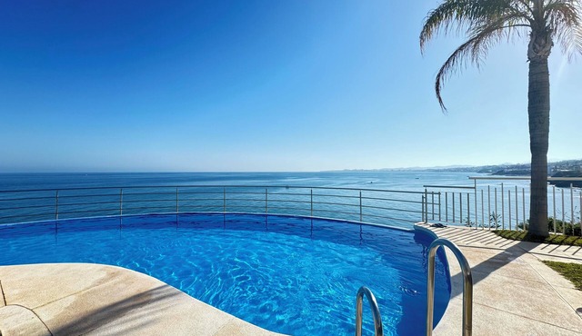 Apartamento en Primera Línea de Playa en Benalmádena