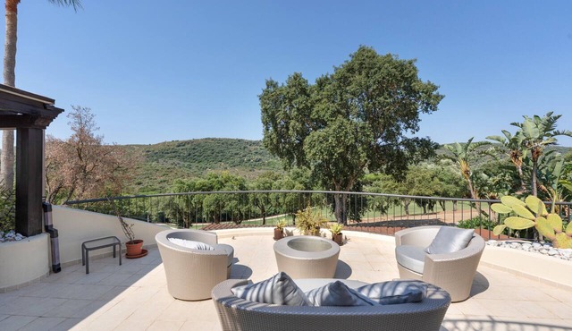 Apartamento 'San Roque Golf' con vistas a la montaña, Wi-Fi y aire acondicionado