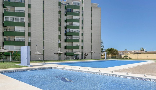 Apartment “Centro Paseo Marítimo Valdelagrana” directly on the Beach with Pool, Wi-Fi & Terrace; Parking Available