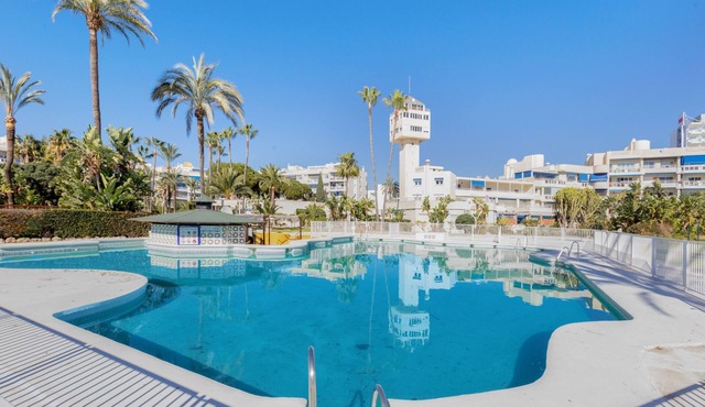 Apartment 'Apartamento Junto Al Mar Costa Lago' with Shared Pool, Wi-Fi and Air Conditioning