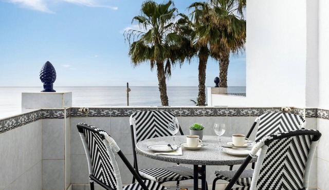 Apartment 'Beachfront Apt Torrox Costa' with Sea View, Wi-Fi and Air Conditioning in Torrox