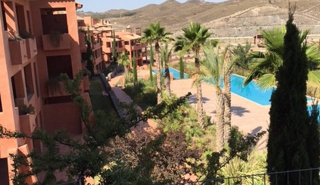 Apartment directly on the golf course and swimming pool