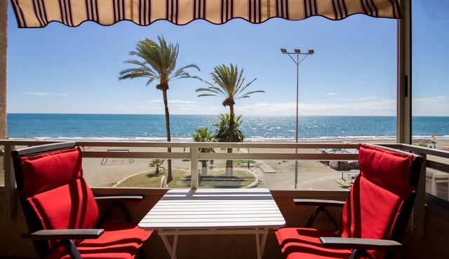 Apartment "Studio 2 Sea front" At the Beach with Sea View