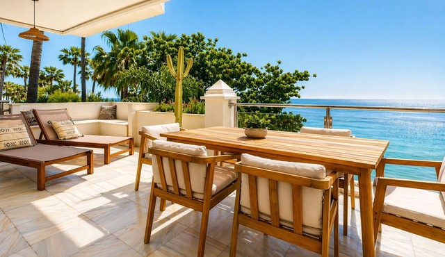 Apartment on the beachfront in Estepona,