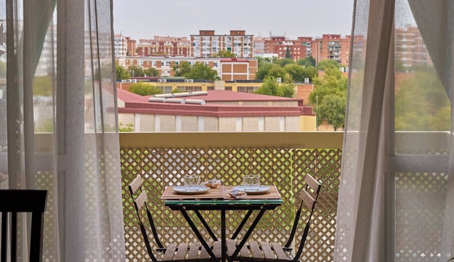 Apartment 'Piso Céntrico Cerca De La Rivera' with Private Terrace, Wi-Fi and Air Conditioning