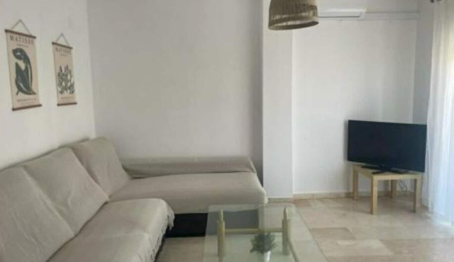 Apartment Right by the Sea! Refurbished. Spacious, Quiet and Luminous