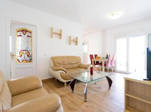 Apartment Sevilla mit Gemeinschaftspool in einem andalusischen Cortijo in Chilches by Interhome