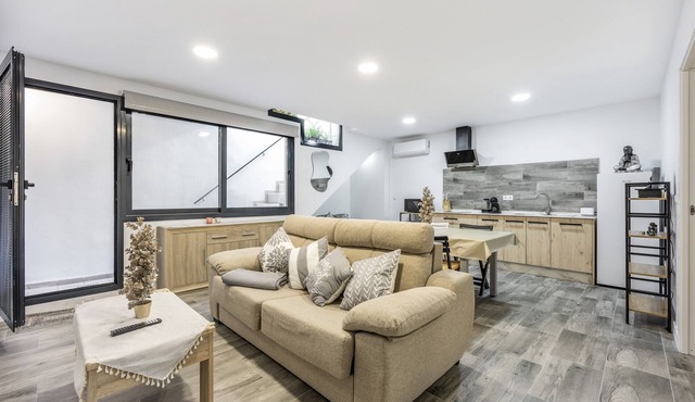 Apartment 'Tom-isi' with Wi-Fi and Air Conditioning