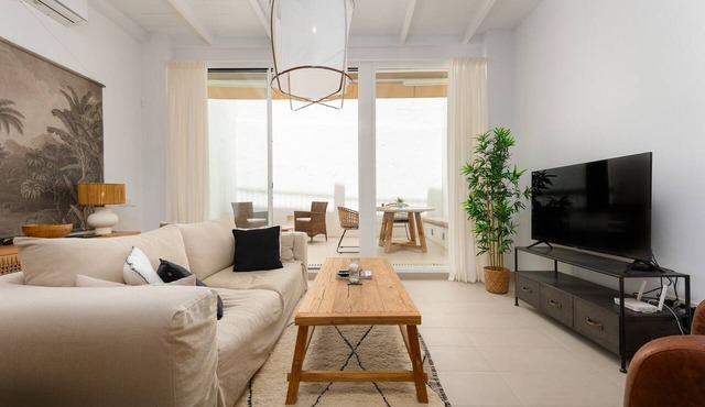 Apartment 'Vivienda Casares' with Wi-Fi and Air Conditioning