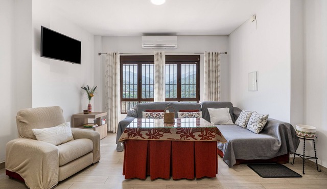 Apartment 'With Fireplace' with Mountain Views, Wi-Fi and Air Conditioning